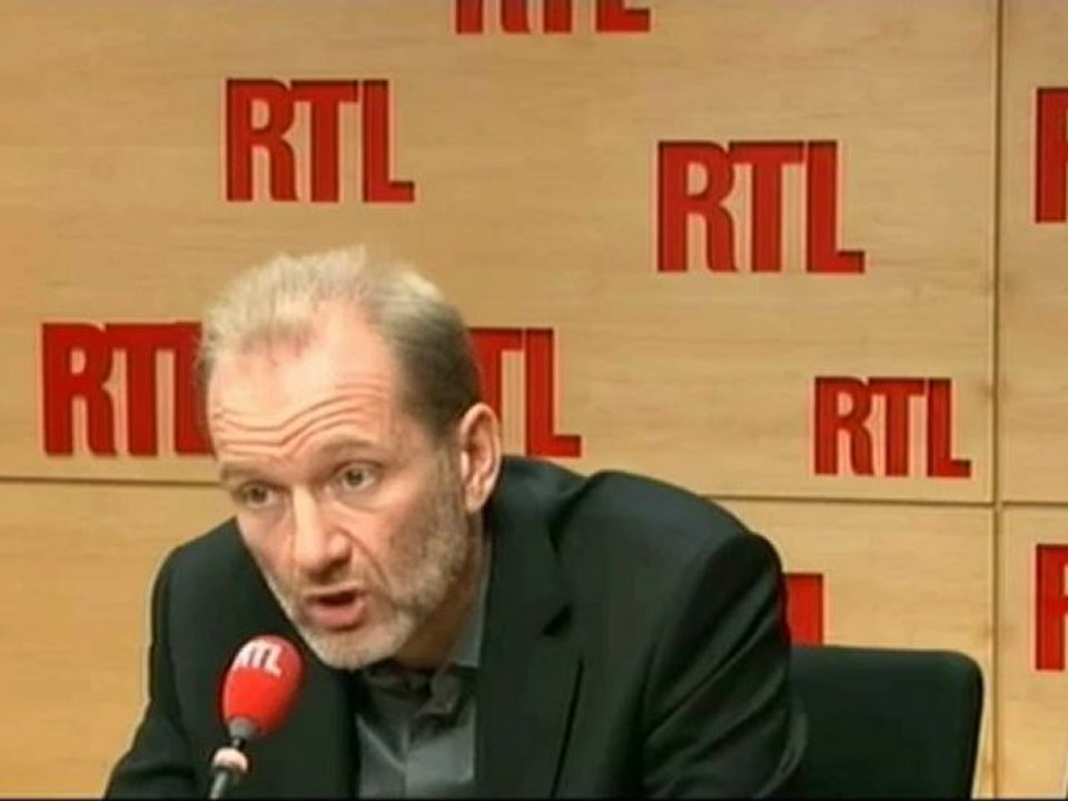 Olivier Berthe, président des "Restos du Coeur" : "Manger à sa faim en Europe pourrait à nouveau être un problème en 2012"