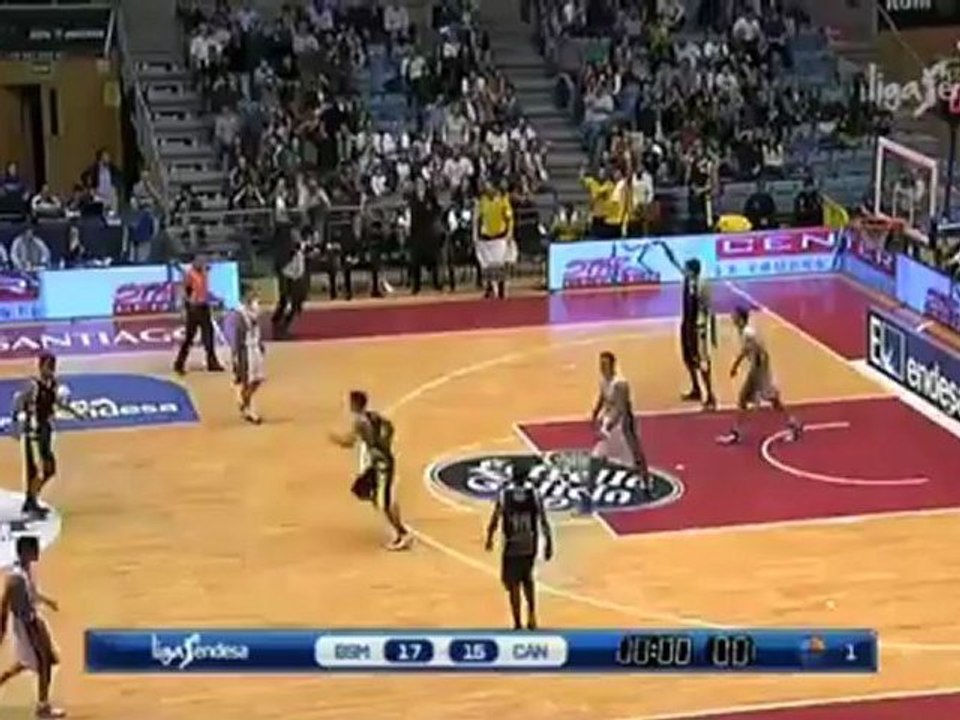 Απίστευτο τρίποντο κάτω από τη σέντρα από τον Νικολάς Ριτσότι