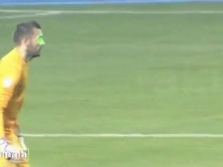 Stipe Pletikosa s laserom po licu (Makedonija - Hrvatska 1:2)