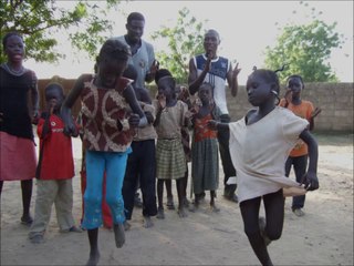 -. Jumelage entre l'association Faag Taaba et le collège St Pierre de Bourg en Bresse.-