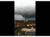 La tornade de Marseille filmée par les internautes, en moins de 3 minutes