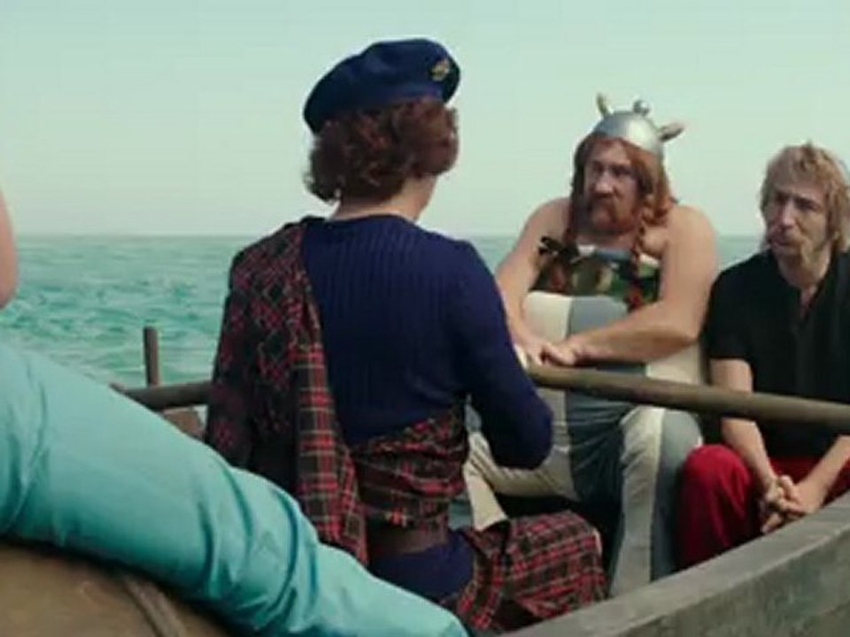 ASTERIX ET OBELIX : AU SERVICE DE SA MAJESTE - extrait barque