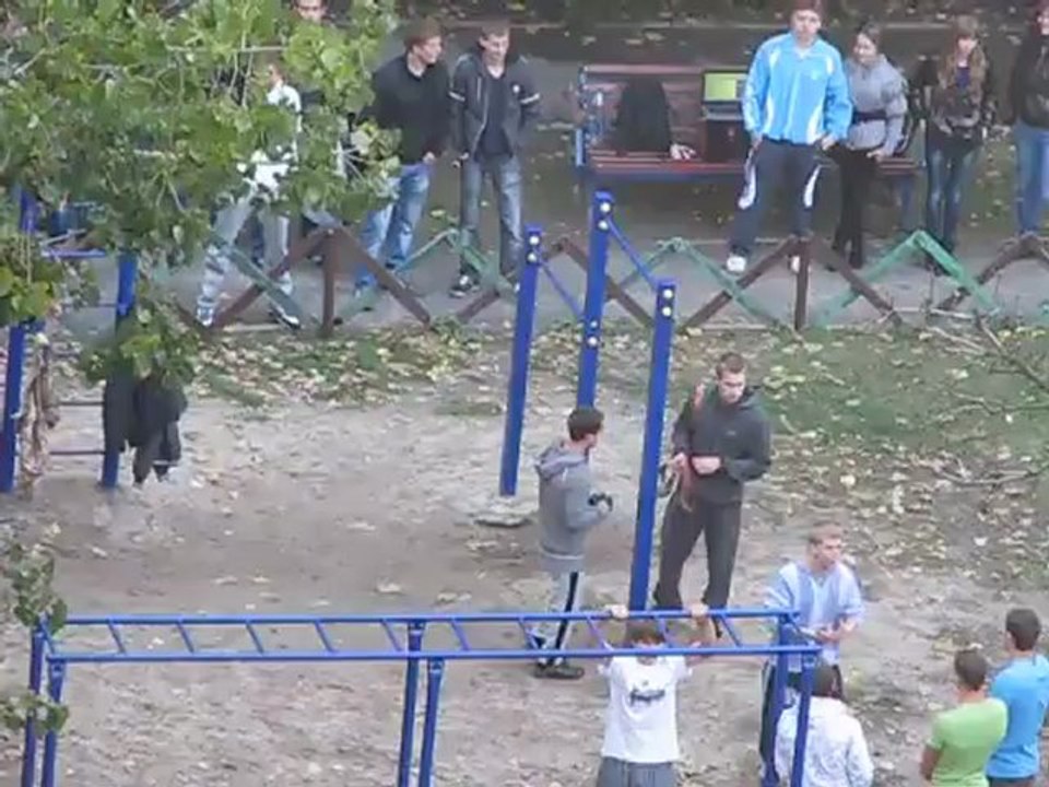 Во дворе