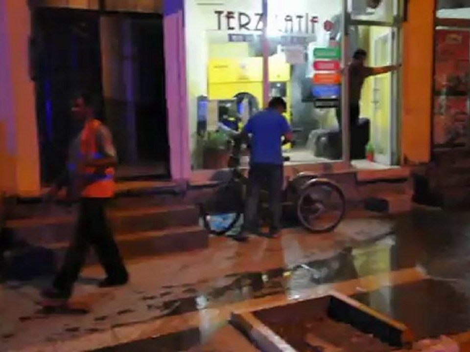 KIZILTEPE BELEDİYESİ TANDOĞAN CAD.YIKIM VE KAN.ÇALIŞMALARI 27-08-2010