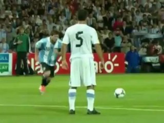 Lionel Messi marca un gol a lo Ronaldinho