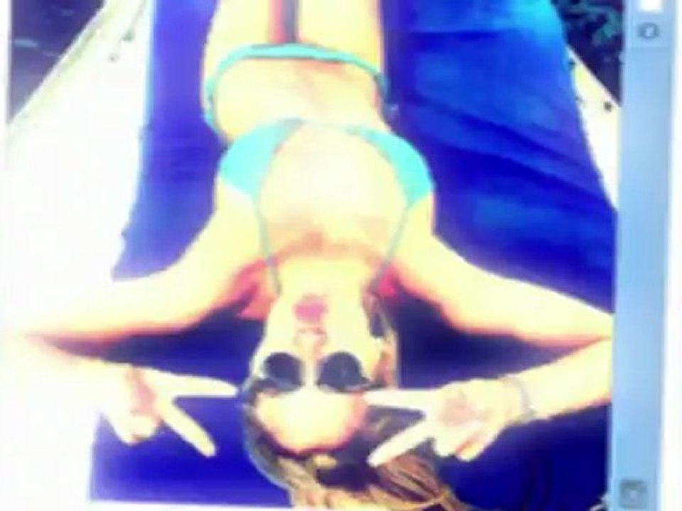 Bar Refaeli räkelt sich im Bikini