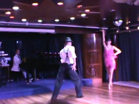 FTI Berlin Kreuzfahrten Abendshow Tanzgruppe Paar in der Bar Hubert und Matthias Die Fellas Mittelmeer Nordland rotes Meer