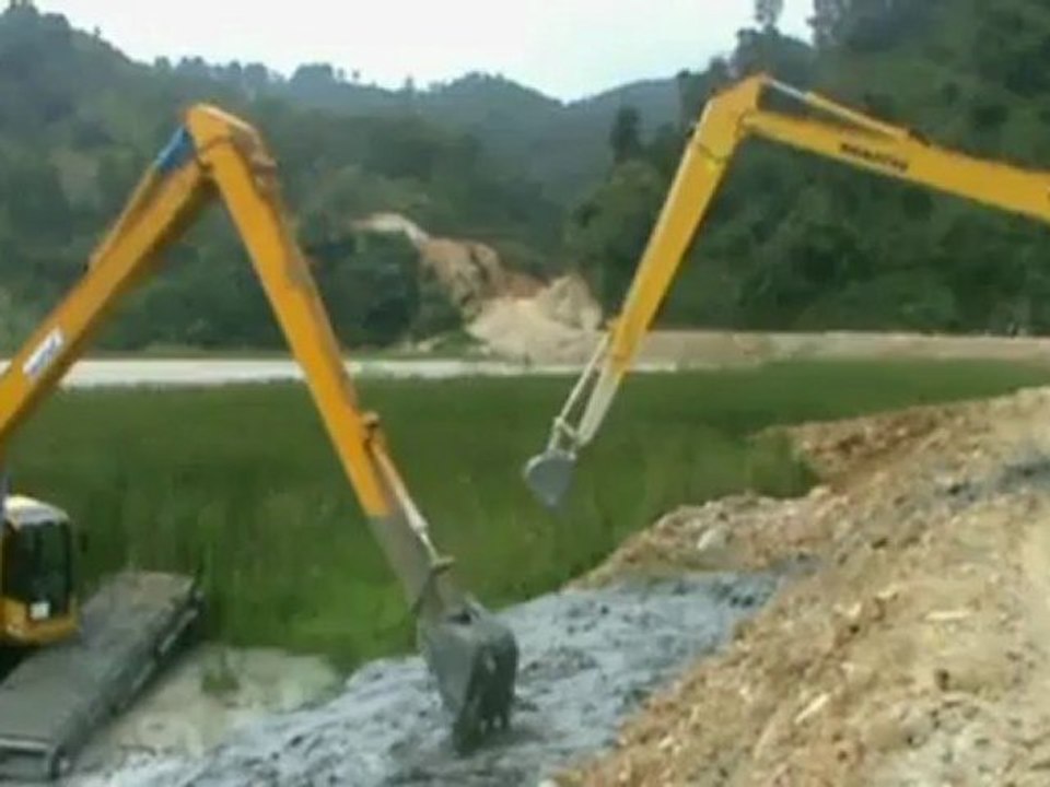 RENTAL dan JUAL amphibious / swamp excavator  komatsu PC 200 long arm INDONESIA