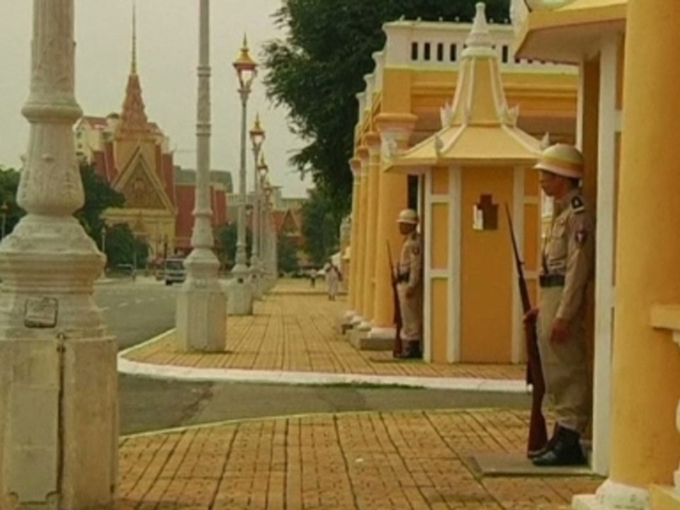 Officials, mourners remember Sihanouk
