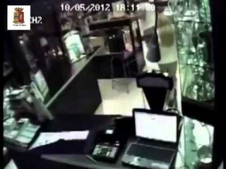 Avellino - Arrestato il rapinatore della gioielleria (15.10.12)