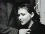 Bande à part, Jean-Luc Godard (1964). Anna Karina dit et chante J'entends j'entends
