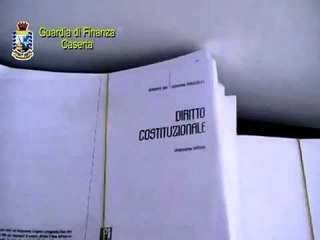 Video herunterladen: SERVIZIO BLITZ DELLA GUARDIA DI FINANZA SUI BUONI LIBRO