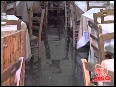 Campania - Nubifragio a Napoli città in tilt. Allagati binari della Metro (live 12.10.12)