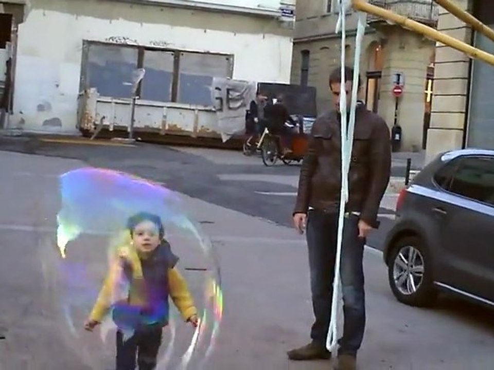 L'enfant et les bulles géantes