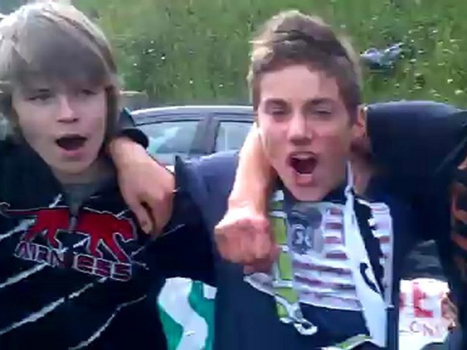 Cris de guerre pour le maintient avec nos jeunes supporters (entente saint gilloise)