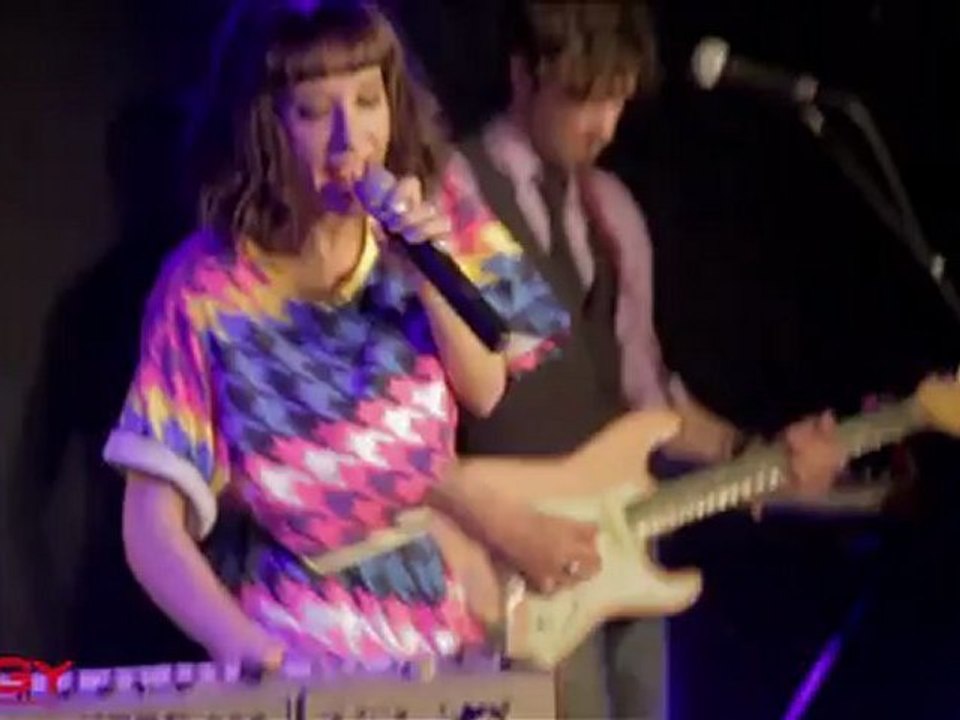 Purefans Session de Lussi in the Sky : Live "C'est la vie"