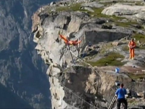 Barre fixe et Base Jump pour Richard Henriksen