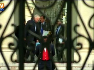 Quand Hollande coache Ayrault sur le perron de l'Elysée