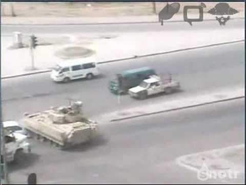Irak : Tank écrase une voiture