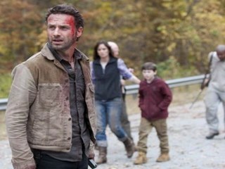 The Walking Dead Season 2 Episode 13 - Beside the Dying Fire