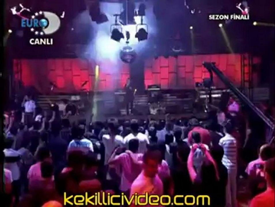 Hayko Cepkin   Gelin Olmuş Gidiyorsun   disko krali 25 06 2011 canli performans - kekillicivideo