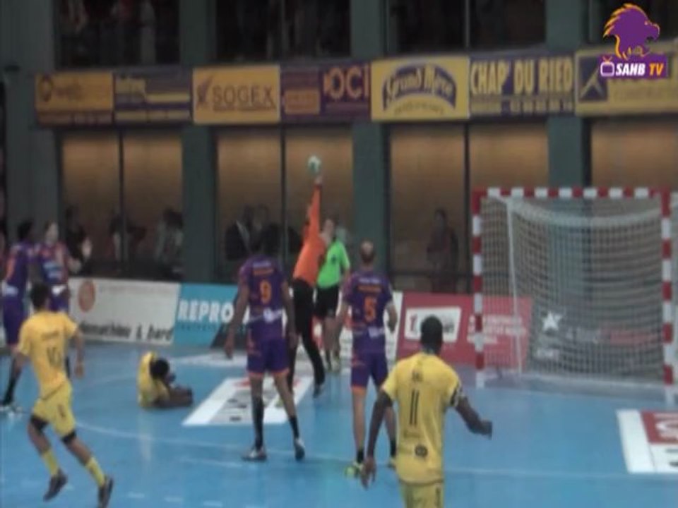 Handball : SElestat AHB - Tremblay : Superbe arrêt de Lazslo sur un lob d'Arnaud Bingo