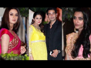 Tải video: Sonam Kapoor, Preity Zinta, Amrita Arora @ Saif - Kareena's Reception