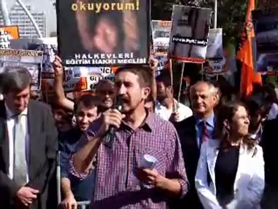 Toplanan İmzalar Meclis'e teslim edildi