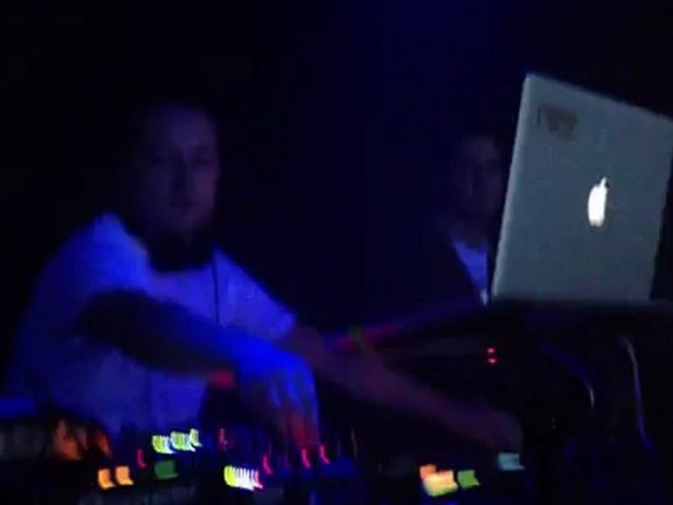 Michael schwarz live @ hard drive records label showcase at kunstpark cologne - the start