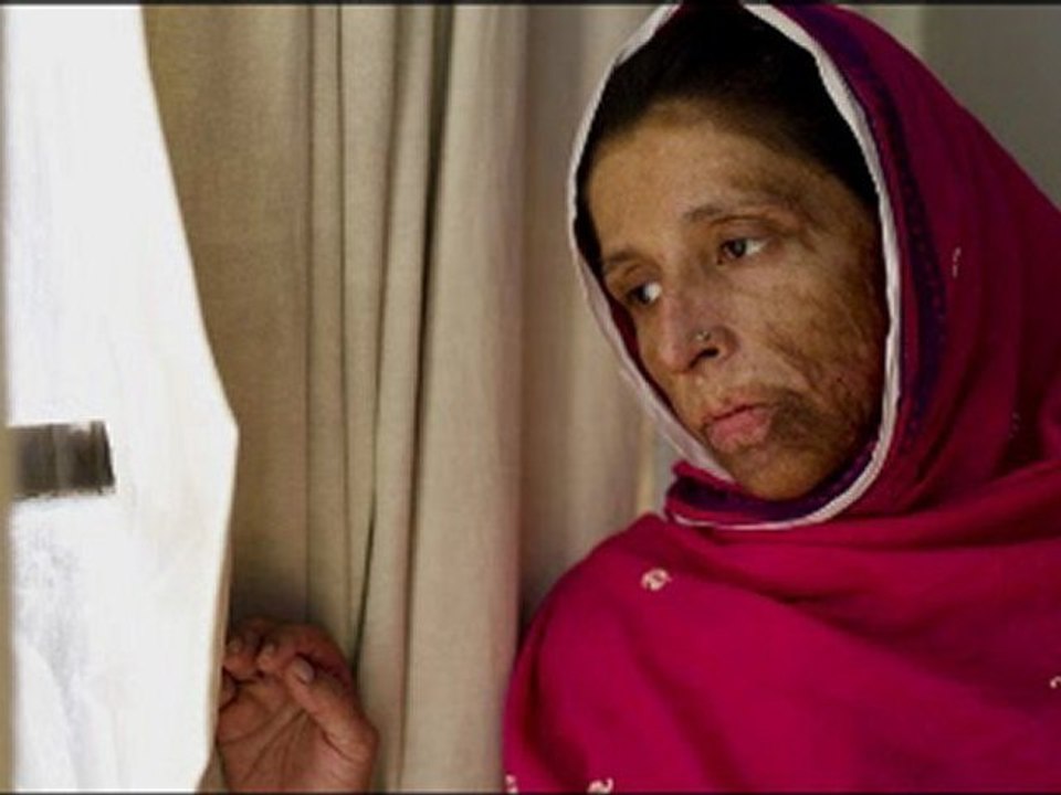Saving Face Trailer pakistan online watch www.hdmoviespool.com