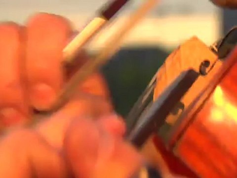 Future Folk zagrali na dachu autobusu w Warszawie