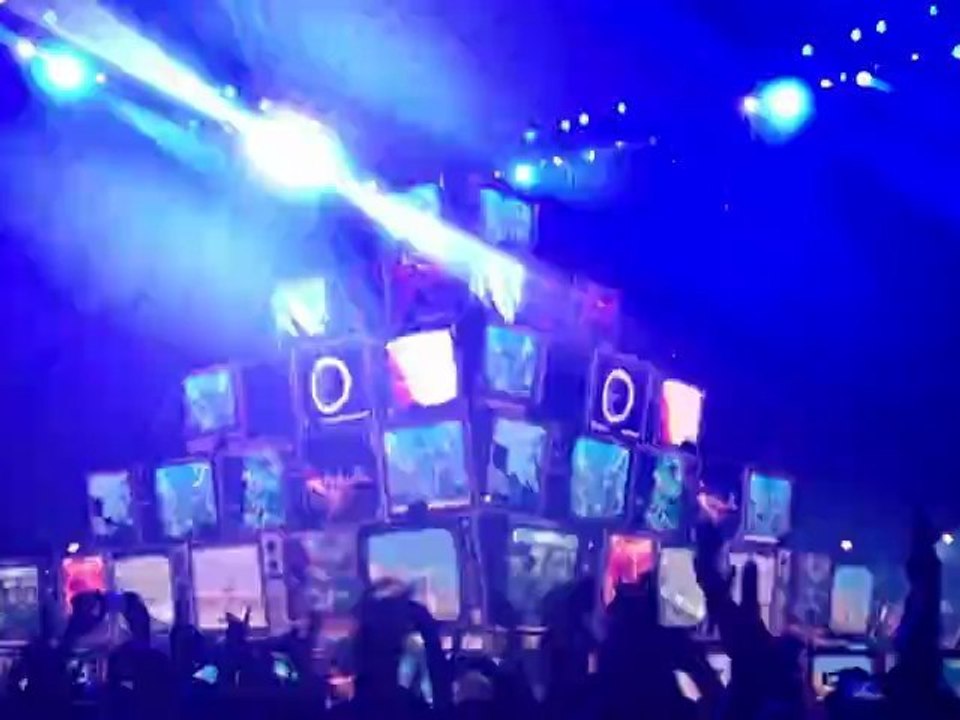 MUSE - The 2nd Law Tour - Montpellier - 16 Octobre 2012 - Head Up Riff PYRAMIDE