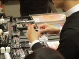 En backstage de la séance beauté de Karl Lagerfeld pour Shu Uemura