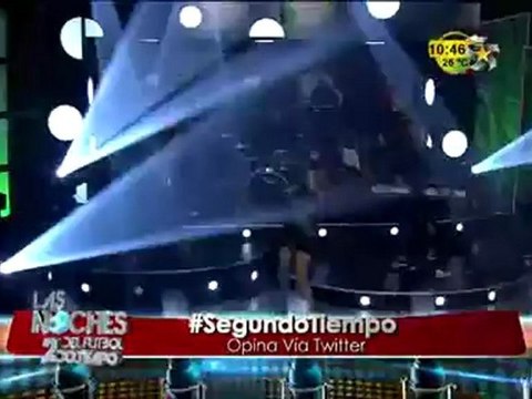 La chica del Antifaz canta en las Noches