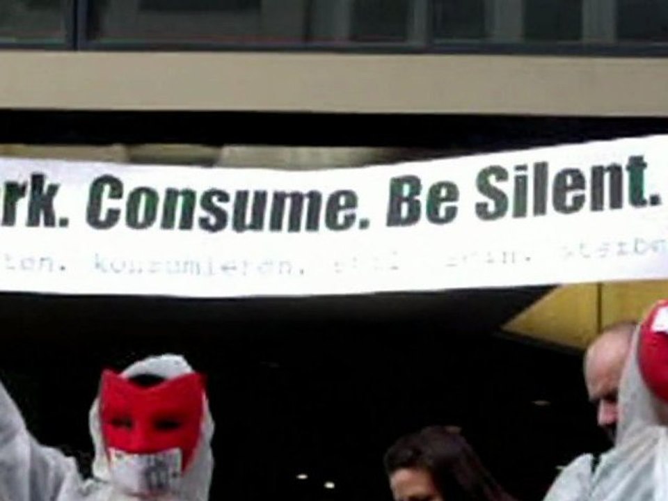 // work. consume. be silent. die. // aktion #globalnoise #13o #frankfurt