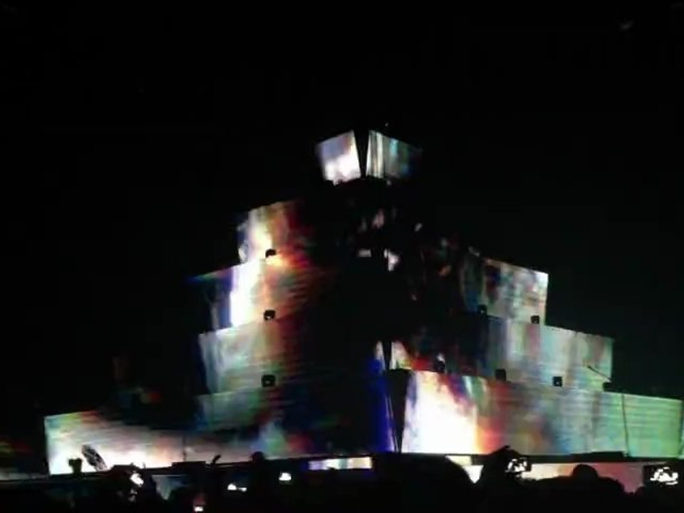 MUSE - The 2nd Law Tour - Montpellier - 16 Octobre 2012 - Isolated System PYRAMIDE