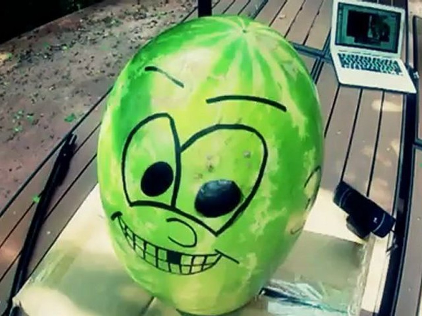 ⁣Katana Vs. Watermelon - GeekBeat Tips & Reviews