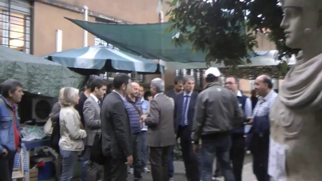 Roma - Vendola con i lavoratori di Cinecittà (11.10.12)