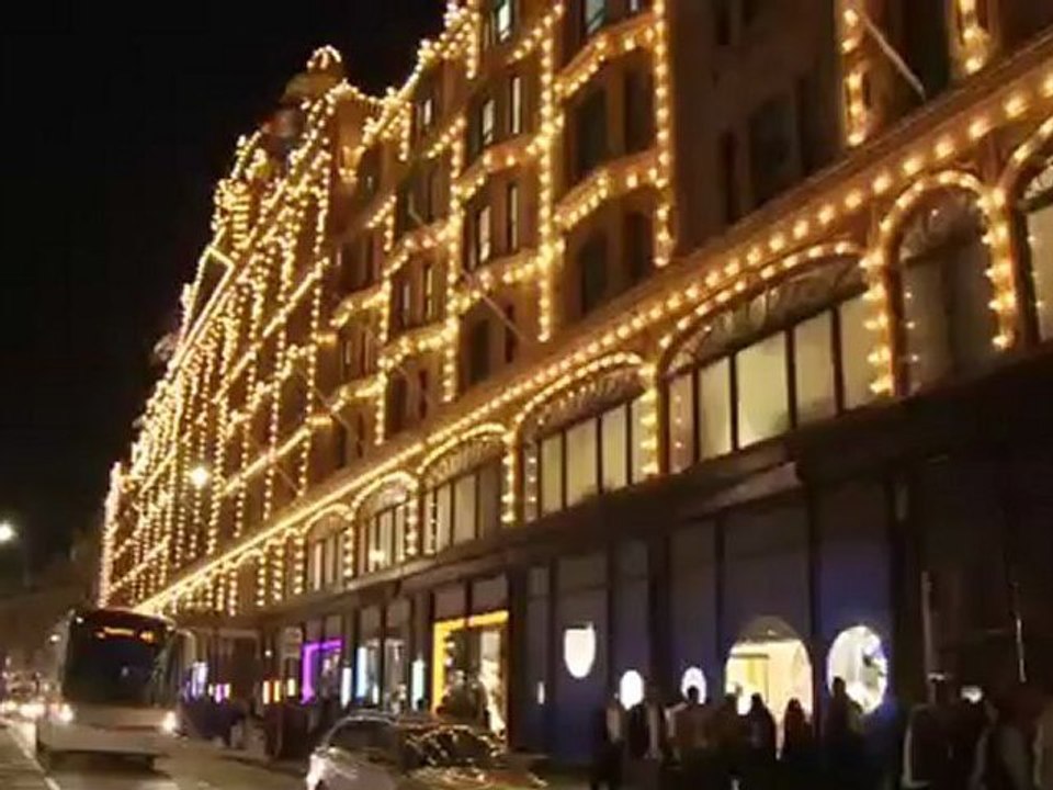 Skyfall Land Rover in Harrods window installation