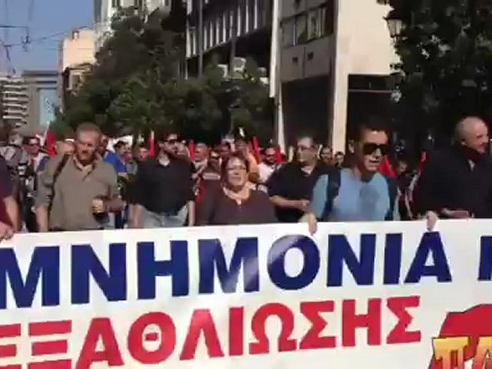 Η Παπαρήγα στην πορεία του ΠΑΜΕ