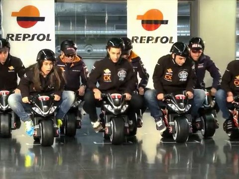 Los pilotos Repsol se pasan a las minimotos
