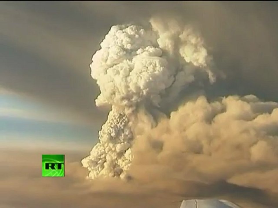 Video of Iceland volcano eruption, giant ash clouds from Grimsvotn