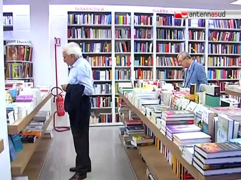 TG 16.10.12 La Libreria Laterza si rinnova e gli amici la festeggiano