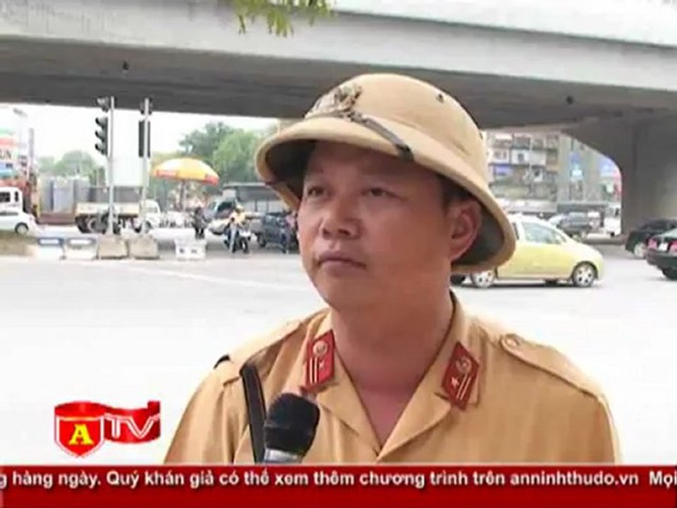 ANTÐ - Xử lý nhiều vi phạm TTATGT trên cầu Thanh Trì