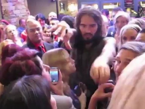 Celebrity Bytes: Russell Brand: 'I'd Eat Eggs Off David Beckham's Stomach'