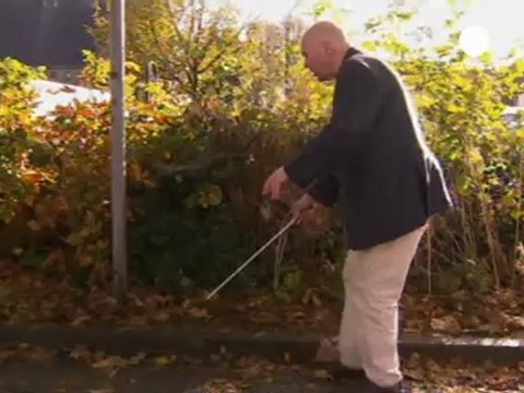 Regno Unito: pistola elettrica contro cieco creduto armato