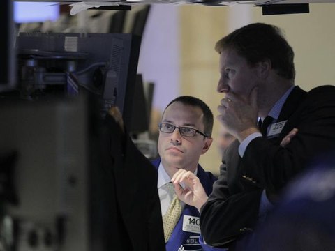 Wall Street Closes Down After Weak Earnings, Fed