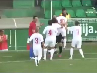 ركلة ركنية تلعب بطريقة غريبة