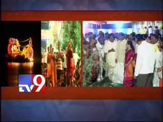 Chandrababu prays to lord on Dussehra