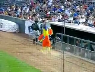 Шуточное состязание талисманов футбольных команд